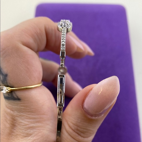 💛 Elegant 18k White Gold Plated Crystal Bracelet - Picture 5 of 7